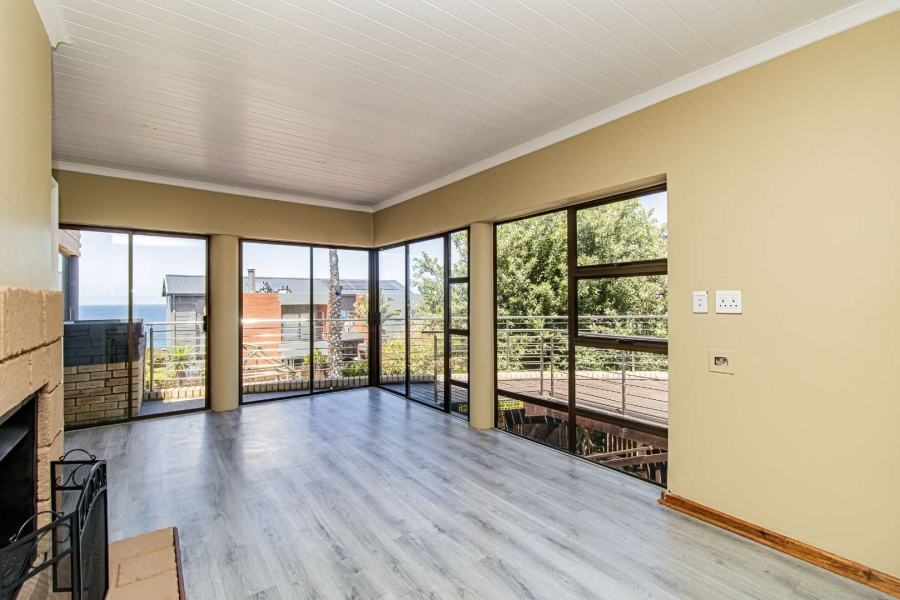 To Let 5 Bedroom Property for Rent in Hersham Western Cape